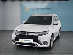 Weiß Gebraucht 2021 Mitsubishi Outlander P-HEV SUV | 23.749 € (Fairer Preis)