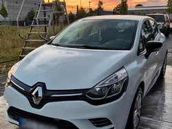 Weiß Gebraucht 2019 Renault Clio IV LIMITED Kleinwagen | 10.900 €