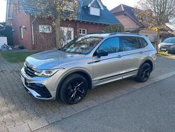 Grau Gebraucht 2022 VW Tiguan Allspace R-line SUV | 29.990 € (Teuer)