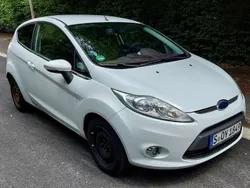 Weiß Gebraucht 2009 Ford Fiesta Titanium Kleinwagen | 2.100 € (Guter Preis)