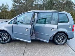 Grau Gebraucht 2004 VW Touran Van / Kleinbus | 3.200 € (Etwas zu teuer)