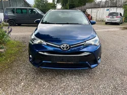 Blau Gebraucht 2015 Toyota Avensis Comfort Kombi | 14.890 € (Fairer Preis)