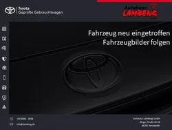 Urban khaki, dach schwarz Gebraucht 2024 Toyota Yaris Hybrid | 37.690 €