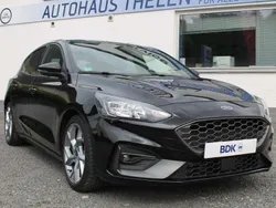 Obsidianschwarz metallic Gebraucht 2021 Ford Focus ST Limousine | 28.450 € (Guter Preis)