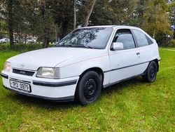 Weiß Gebraucht 1987 Opel Kadett | 5.499 €