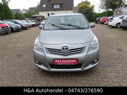 Grau Gebraucht 2010 Toyota Verso Edition Van / Kleinbus | 5.999 € (Fairer Preis)