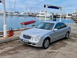 Silber Gebraucht 2005 Mercedes E220 Limousine | 4.990 € (Teuer)