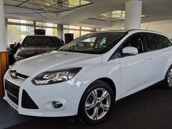 Weiß Gebraucht 2012 Ford Focus Champions Edition Kombi | 6.990 € (Etwas zu teuer)