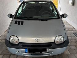Grau Gebraucht 2002 Renault Twingo Kleinwagen | 1.399 € (Etwas zu teuer)
