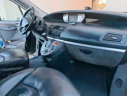 Grün Gebraucht 2010 Peugeot 807 Van / Kleinbus | 5.550 € (Teuer)