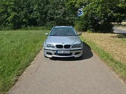 Grau Gebraucht 2002 BMW 320 M Sport Kombi | 2.490 € (Fairer Preis)