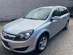 Silber Gebraucht 2011 Opel Astra Edition Kombi | 2.900 € (Guter Preis)