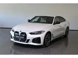 Weiß mineralweiß metallic (metallic) Gebraucht 2024 BMW i4 M Sport Limousine | 44.950 € (Guter Preis)