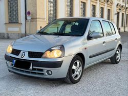 Silber Gebraucht 2002 Renault Clio II Authentique Limousine | 1.790 € (Guter Preis)