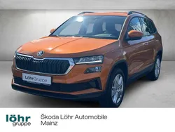 Phoenixorange metallic Gebraucht 2024 Skoda Karoq Selection SUV | 34.940 € (Etwas zu teuer)