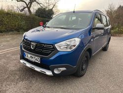 Blau Gebraucht 2022 Dacia Lodgy Stepway Van / Kleinbus | 18.499 € (Teuer)