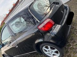 Schwarz Gebraucht 2001 Toyota Yaris Kleinwagen | 1.400 € (Fairer Preis)