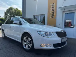Weiß Gebraucht 2010 Skoda Superb Ambition Limousine | 8.885 € (Teuer)