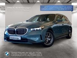 Grün Gebraucht 2024 BMW 520 Comfort Edition Kombi | 49.511 € (Fairer Preis)
