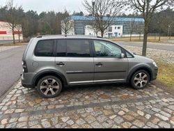 Grau Gebraucht 2007 VW Touran Cross Van / Kleinbus | 4.199 € (Fairer Preis)