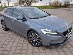 Grau Gebraucht 2018 Volvo V40 Momentum Limousine | 15.990 € (Fairer Preis)