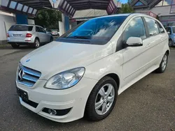 Weiß Gebraucht 2010 Mercedes B200 Van / Kleinbus | 6.999 € (Guter Preis)