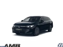 Grenadillschwarz metallic Neu 2025 VW Passat Elegance Kombi | 64.880 € (Etwas zu teuer)