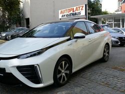 Weiß Gebraucht 2020 Toyota Mirai Limousine | 12.950 € (Etwas zu teuer)