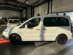 Weiß Gebraucht 2016 Citroën Berlingo SELECTION Van / Kleinbus | 8.890 € (Fairer Preis)