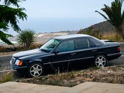Blau Gebraucht 1993 Mercedes E320 Limousine | 12.000 €