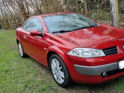 Rot Gebraucht 2005 Renault Mégane Cabriolet Cabrio | 2.250 € (Fairer Preis)