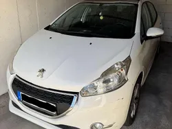 Weiß Gebraucht 2013 Peugeot 208 Active Kleinwagen | 3.999 € (Superpreis)