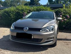 Grau Gebraucht 2016 VW Golf VII Limousine | 9.999 € (Etwas zu teuer)