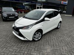 Weiß Gebraucht 2016 Toyota Aygo X-play Kleinwagen | 6.900 € (Fairer Preis)