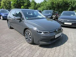 Uranograu Gebraucht 2022 VW Golf VIII Style Limousine | 24.988 € (Fairer Preis)