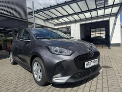 Lead grey (grau) Neu 2025 Mazda 2 Center-Line Limousine | 23.399 € (Fairer Preis)