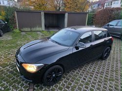 Schwarz Gebraucht 2015 BMW 116 Advantage Kleinwagen | 9.750 €