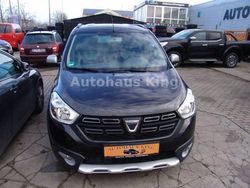 Grau Gebraucht 2021 Dacia Lodgy Stepway Van / Kleinbus | 14.880 € (Fairer Preis)