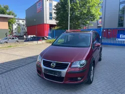 Rot Gebraucht 2007 VW Touran Cross Van / Kleinbus | 3.699 € (Teuer)
