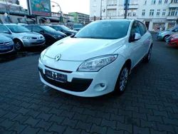 Weiß Gebraucht 2009 Renault Mégane III Limousine | 7.490 € (Etwas zu teuer)