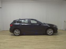 Schwarz Gebraucht 2022 BMW 118 Advantage Kleinwagen | 16.580 € (Superpreis)