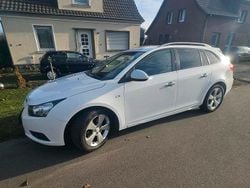 Weiß Gebraucht 2012 Chevrolet Cruze Kombi | 2.999 € (Fairer Preis)