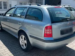 Silber Gebraucht 2005 Skoda Octavia Kombi | 2.200 €