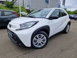 Schneeweiß Gebraucht 2024 Toyota Aygo X-play Kleinwagen | 14.990 € (Fairer Preis)