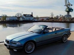 Grün Gebraucht 1997 BMW 320 Cabriolet Comfort Edition Cabrio | 11.990 € (Fairer Preis)