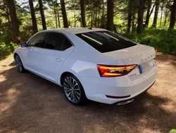 Weiß Gebraucht 2020 Skoda Superb LAURIN & KLEMENT Limousine | 25.000 € (Fairer Preis)
