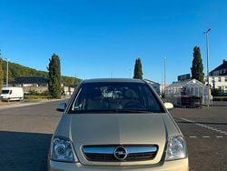 Gold Gebraucht 2009 Opel Meriva Van / Kleinbus | 3.700 € (Etwas zu teuer)