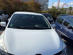 Weiß Gebraucht 2016 Renault Clio IV Life Limousine | 6.700 € (Fairer Preis)