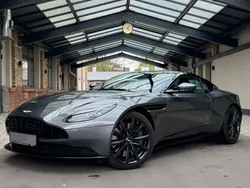 Grau Gebraucht 2019 Aston Martin DB11 | 125.000 € (Teuer)