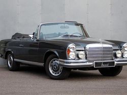 Grau Gebraucht 1971 Mercedes W111 SE Cabrio | 249.900 €